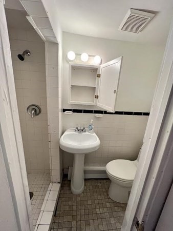 3 bed, 2 bath apartment for rent at 137 Chiswick Rd Unit 1B, Brighton — photo 6 of 8