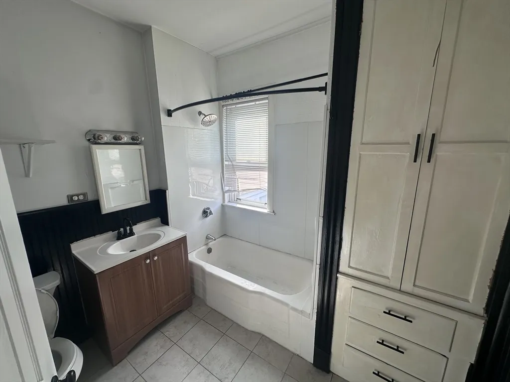 3 bed, 1 bath apartment for rent at 137 Congress St Unit 2, Chelsea — photo 5 of 11