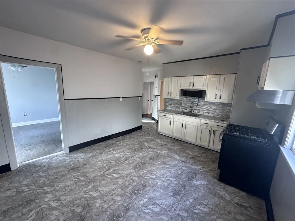 3 bed, 1 bath apartment for rent at 137 Congress St Unit 2, Chelsea — photo 2 of 11