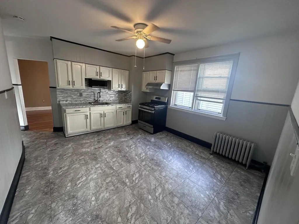 3 bed, 1 bath apartment for rent at 137 Congress St Unit 2, Chelsea — photo 3 of 11