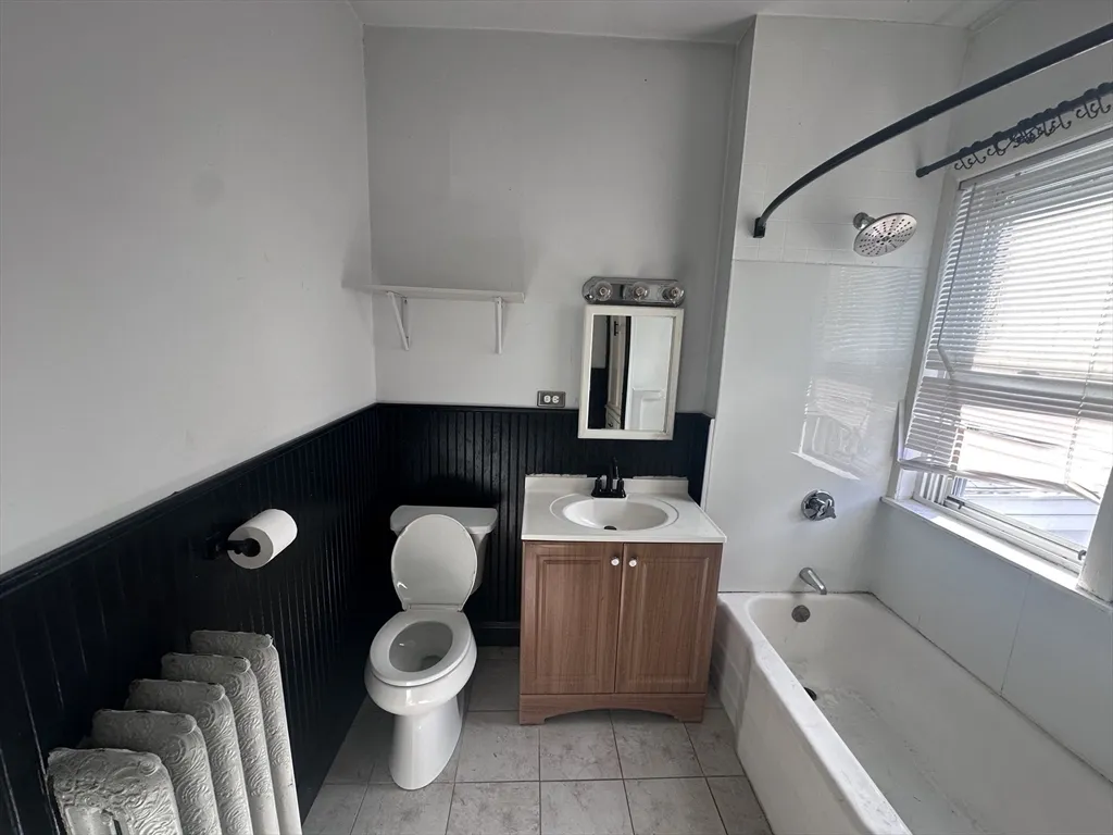 3 bed, 1 bath apartment for rent at 137 Congress St Unit 2, Chelsea — photo 4 of 11