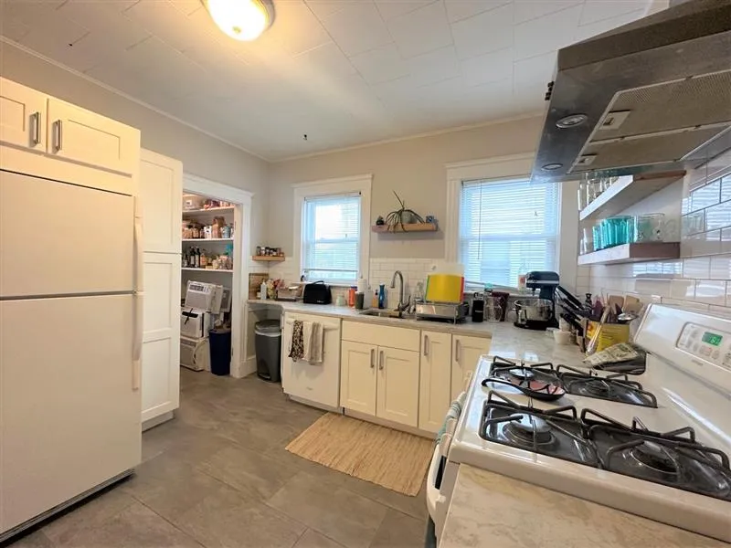 2 bed, 1 bath apartment for rent at 137 Dudley St Unit 3, North Cambridge — photo 6 of 18