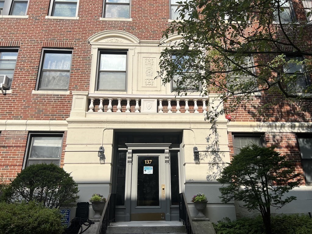 1 bed, 1 bath apartment for rent at 137 Englewood Ave Unit 25, Brighton