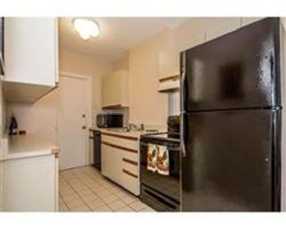 1 bed, 1 bath apartment for rent at 137 Englewood Ave Unit 25, Brighton — photo 5 of 11