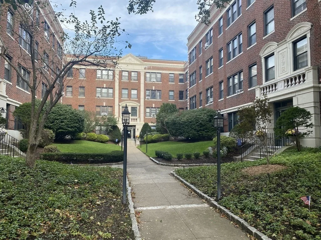 Studio bed, 1 bath apartment for rent at 137 Englewood Ave Unit 41, Brighton — photo 3 of 16