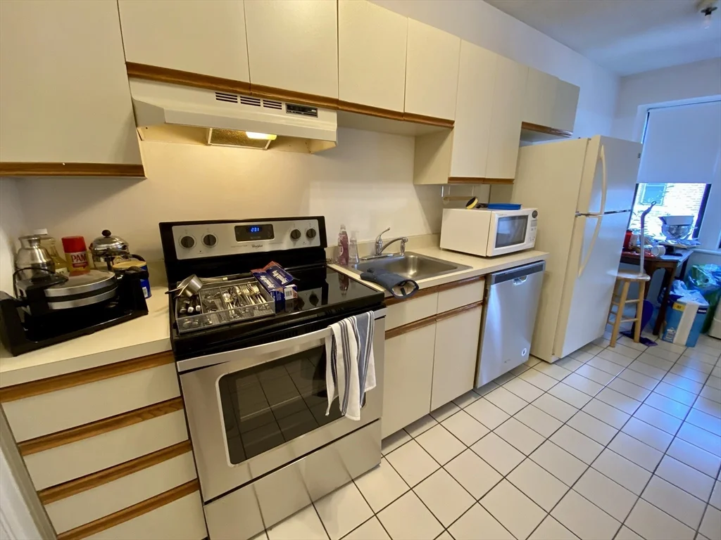 1 bed, 1 bath apartment for rent at 137 Englewood Ave Unit 42, Brighton — photo 4 of 12