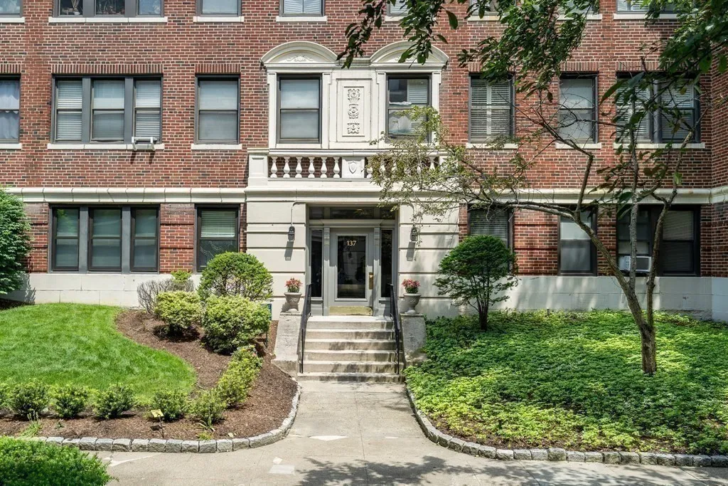 2 bed, 1 bath apartment for rent at 137 Englewood Ave Unit 5, Brighton — photo 31 of 35