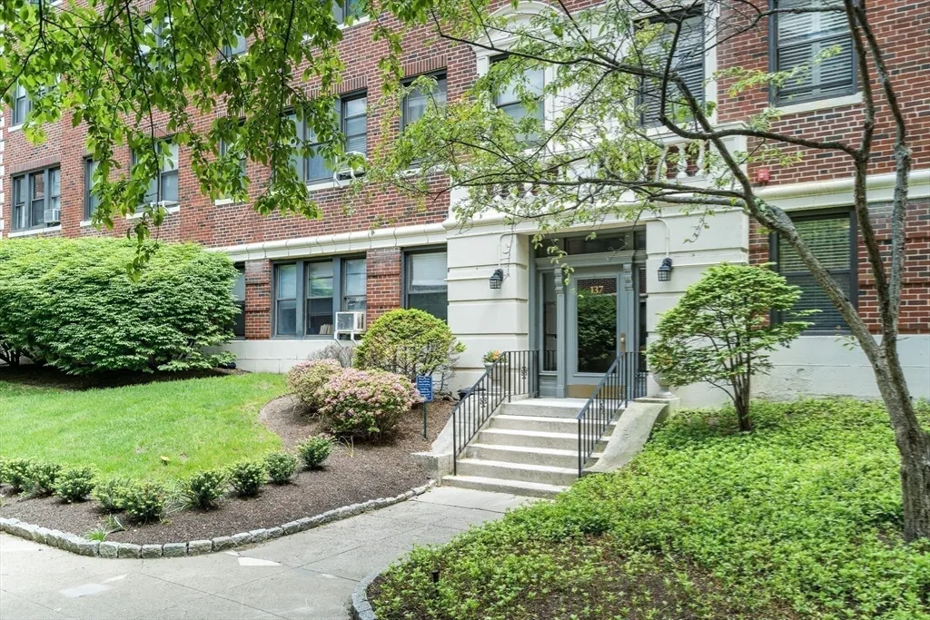 2 bed, 1 bath apartment for rent at 137 Englewood Ave Unit 5, Brighton — photo 32 of 35