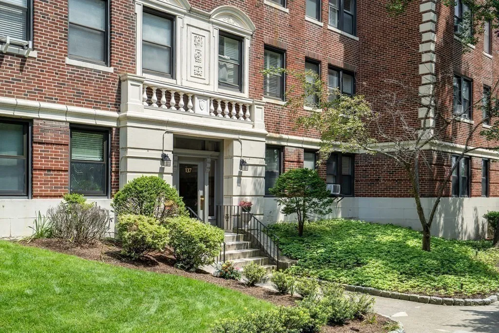 2 bed, 1 bath apartment for rent at 137 Englewood Ave Unit 5, Brighton — photo 28 of 35