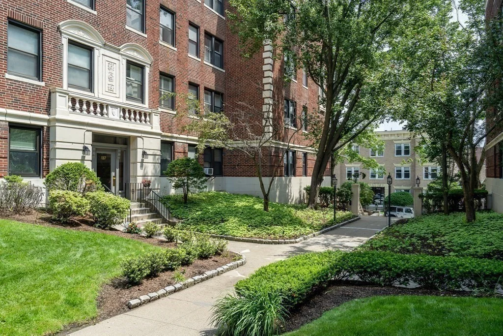 2 bed, 1 bath apartment for rent at 137 Englewood Ave Unit 5, Brighton — photo 33 of 35