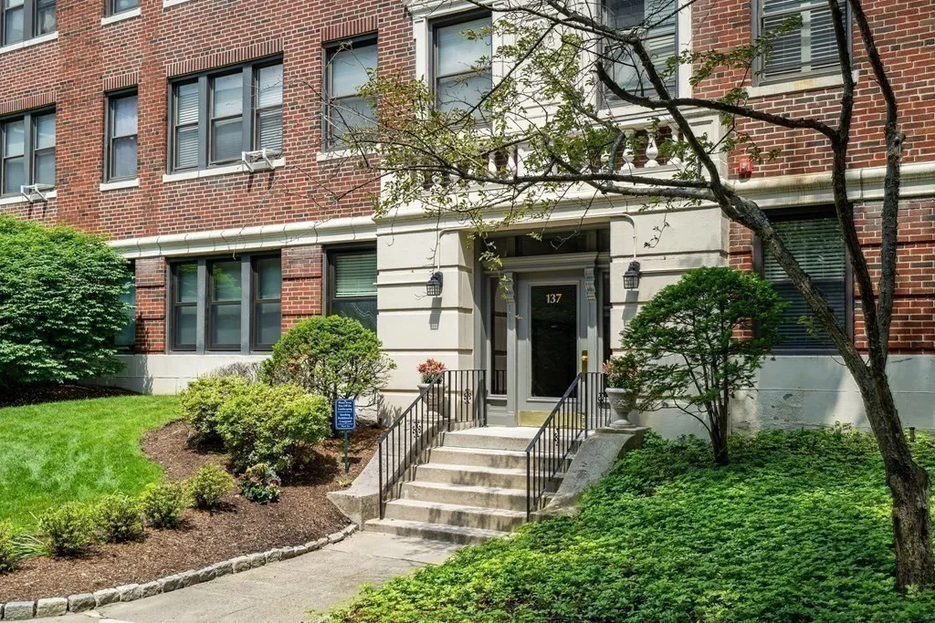 2 bed, 1 bath apartment for rent at 137 Englewood Ave Unit 5, Brighton — photo 30 of 35
