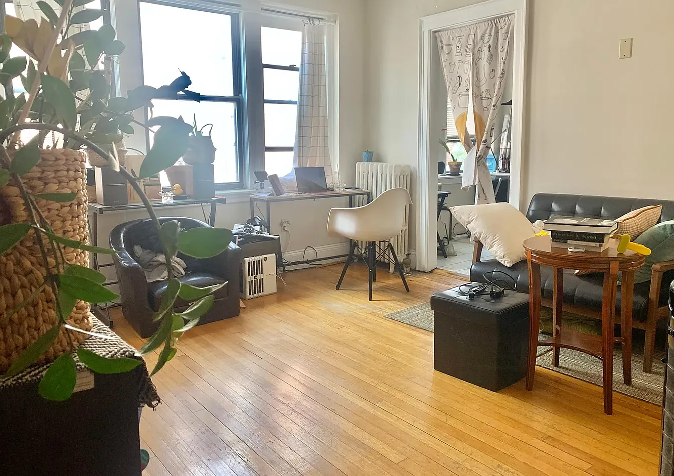 Studio bed, 1 bath apartment for rent at 137 Englewood, Brighton