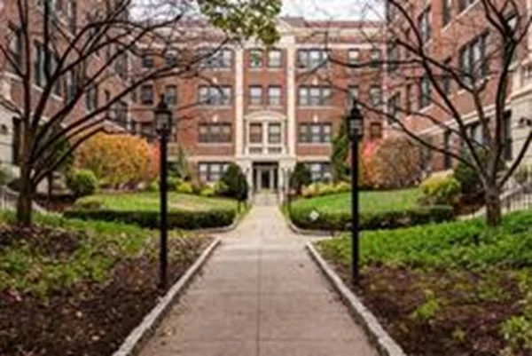 1 bed, 1 bath apartment for rent at 137 Englewood Rd Unit 37, Brighton