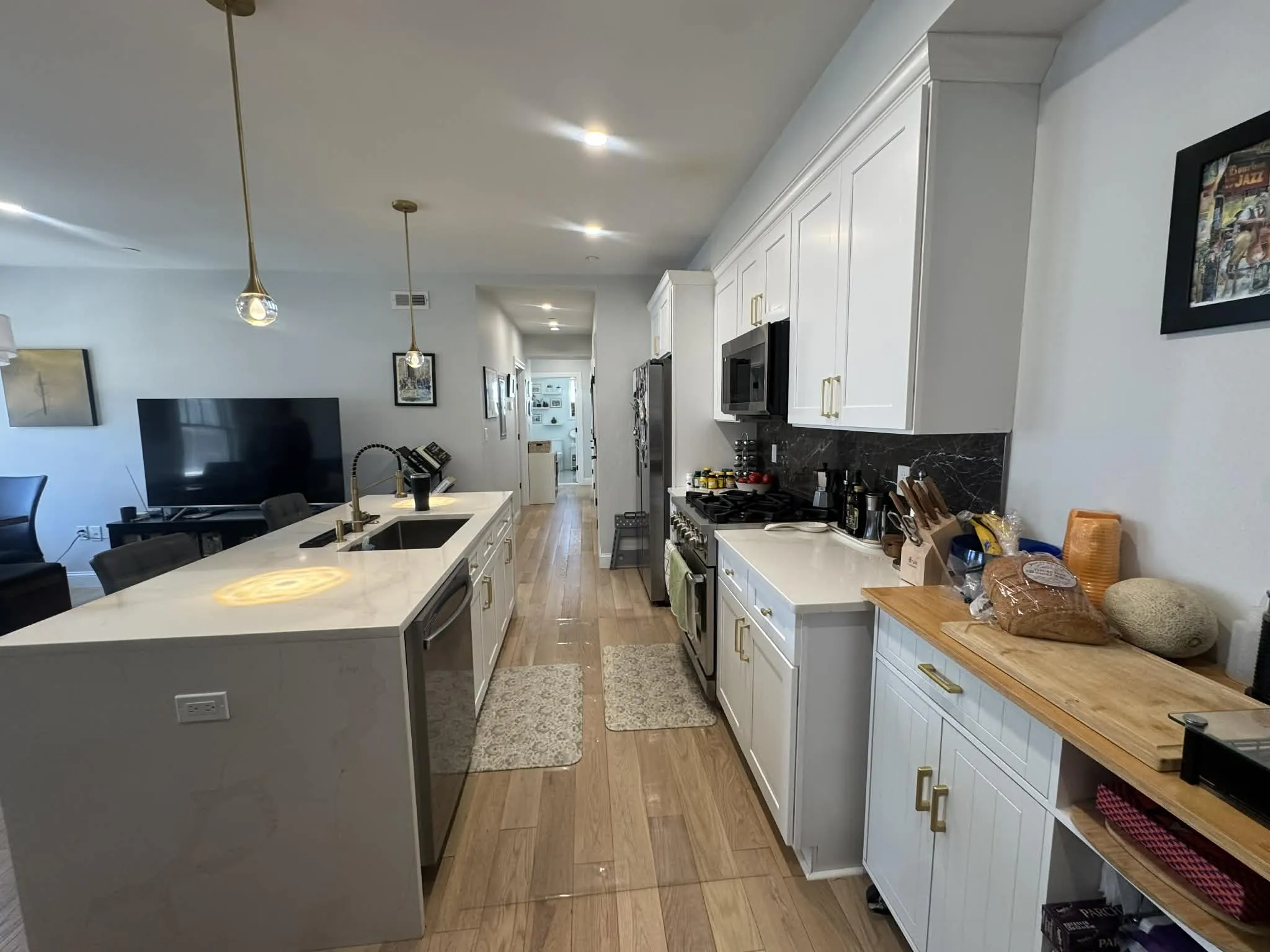 2 bed, 1 bath apartment for rent at 137 Falcon St Unit 2, Eagle Hill — photo 2 of 21