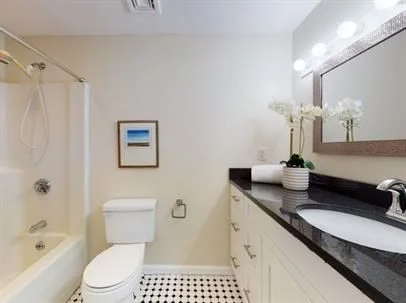 5 bed, 2 bath apartment for rent at 137 Glenville Ave Unit 2, Allston — photo 10 of 18