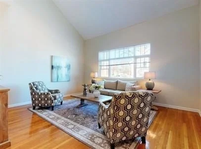 5 bed, 2 bath apartment for rent at 137 Glenville Ave Unit 2, Allston — photo 3 of 18
