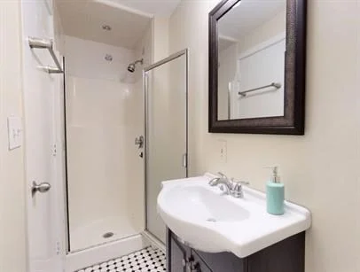 5 bed, 2 bath apartment for rent at 137 Glenville Ave Unit 2, Allston — photo 15 of 18