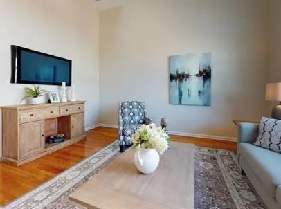 5 bed, 2 bath apartment for rent at 137 Glenville Ave Unit 2, Allston — photo 2 of 18