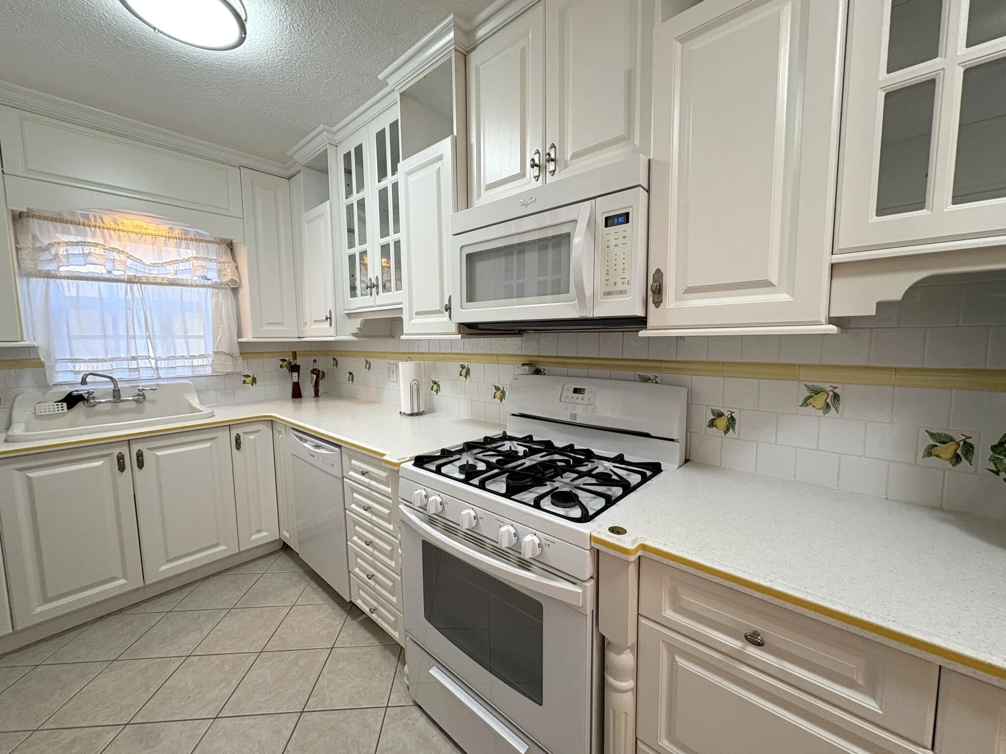 2 bed, 1 bath apartment for rent at 137 Lake Shore Rd Unit 2, Brighton — photo 4 of 15