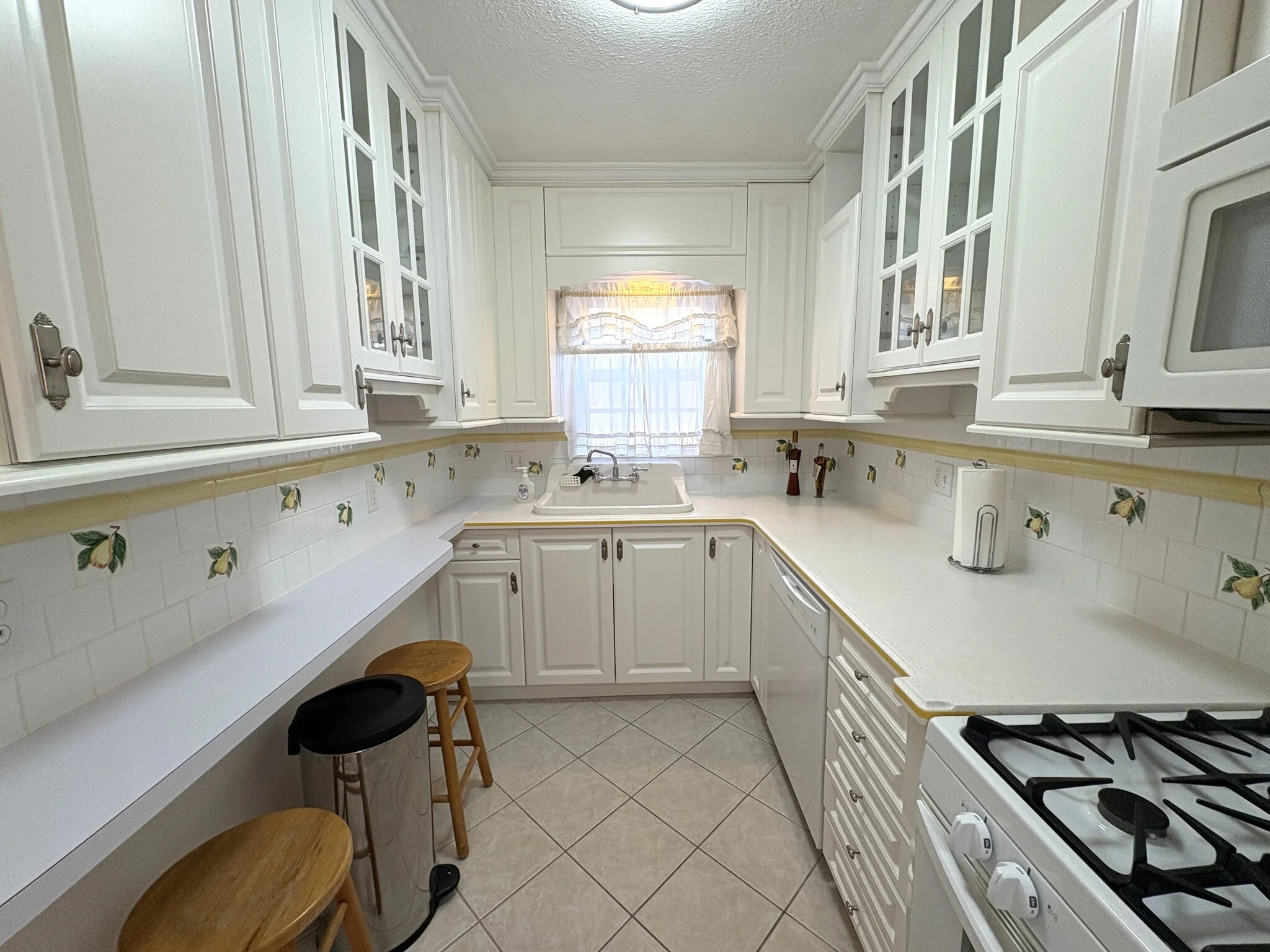 2 bed, 1 bath apartment for rent at 137 Lake Shore Rd Unit 2, Brighton — photo 7 of 15