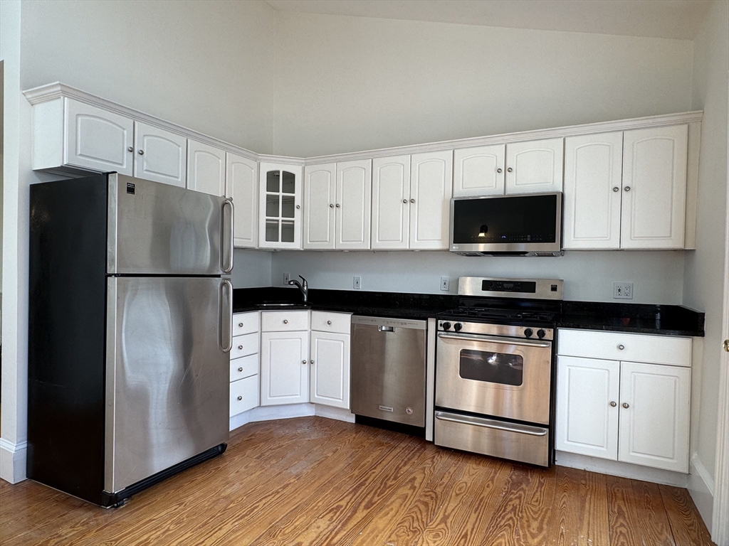 2 bed, 1 bath apartment for rent at 137 M St Unit 3, South Boston — photo 1 of 12