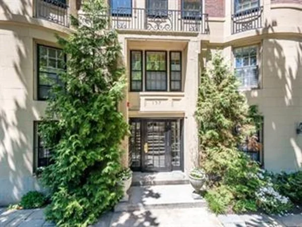 1 bed, 1 bath apartment for rent at 137 Marlborough St Unit 1, Back Bay — photo 2 of 23
