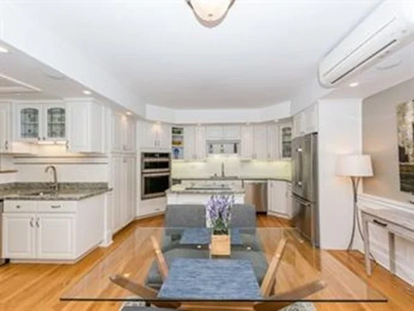 1 bed, 1 bath apartment for rent at 137 Marlborough St Unit 1, Back Bay — photo 6 of 23