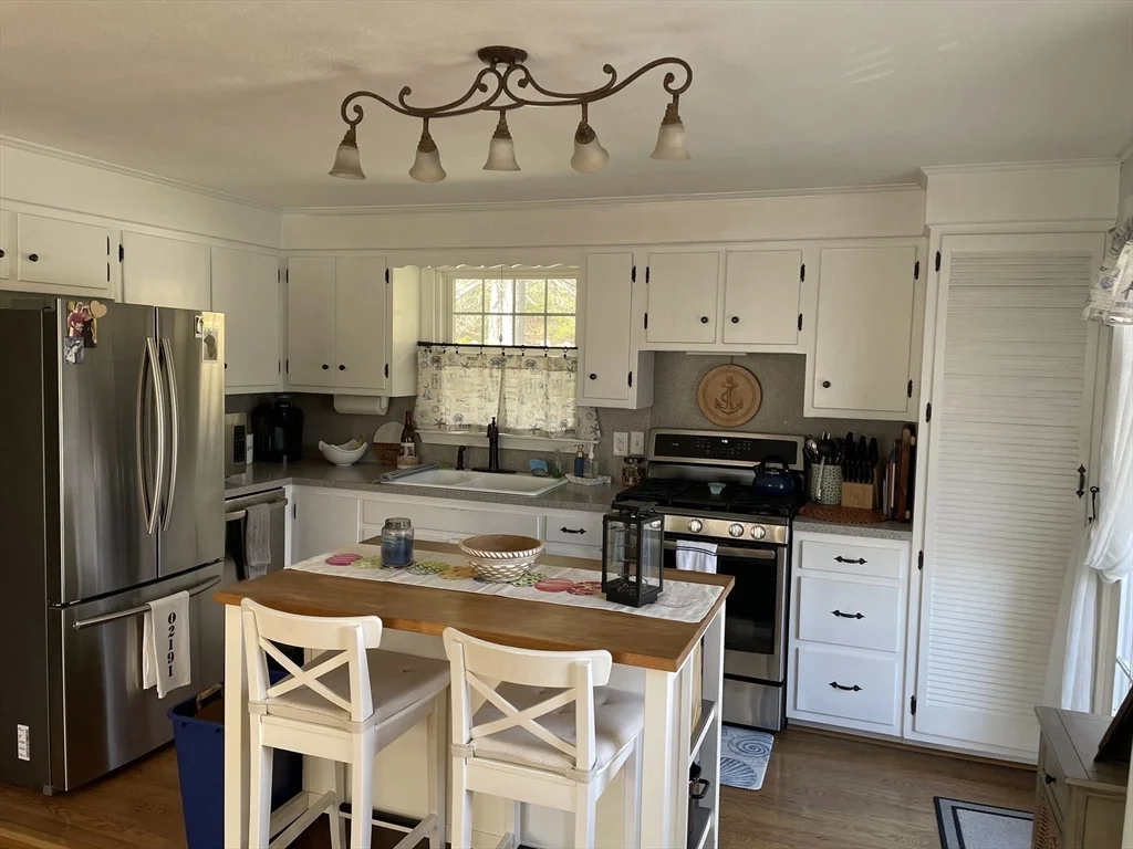 3 bed, 1 bath apartment for rent at 137 Norton St Unit 1, Weymouth — photo 6 of 17
