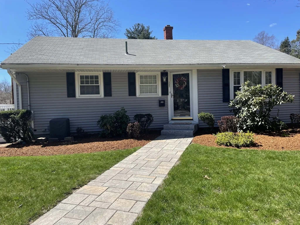 3 bed, 1 bath apartment for rent at 137 Norton St Unit 1, Weymouth — photo 1 of 17
