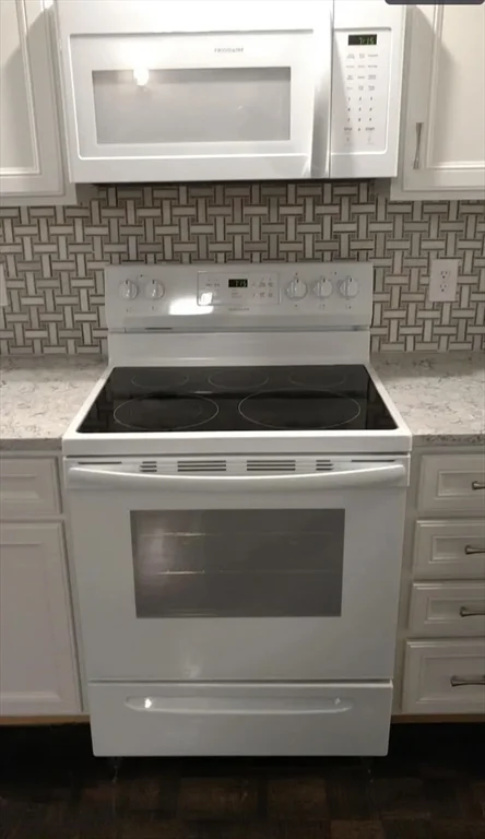 1 bed, 1 bath apartment for rent at 137 Oakland St Unit 2, Malden — photo 3 of 10