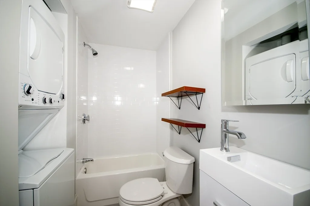 3 bed, 2 bath apartment for rent at 137 Paris St Unit 2, East Boston — photo 9 of 14