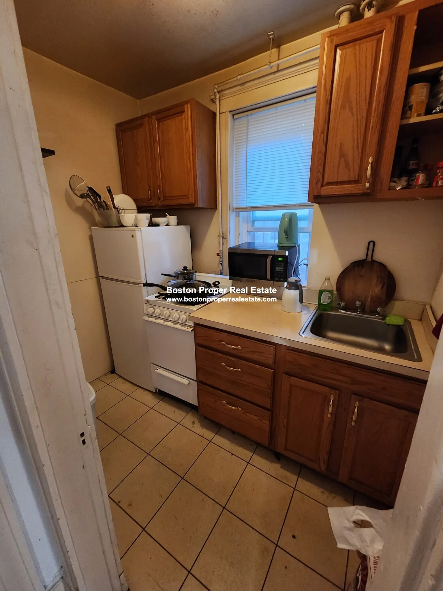 3 bed, 1 bath apartment for rent at 137 Park Dr Unit 01, Fenway — photo 3 of 7