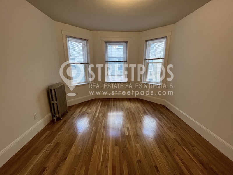 Studio bed, 1 bath apartment for rent at 137 Park Dr Unit 11, Fenway — photo 3 of 14