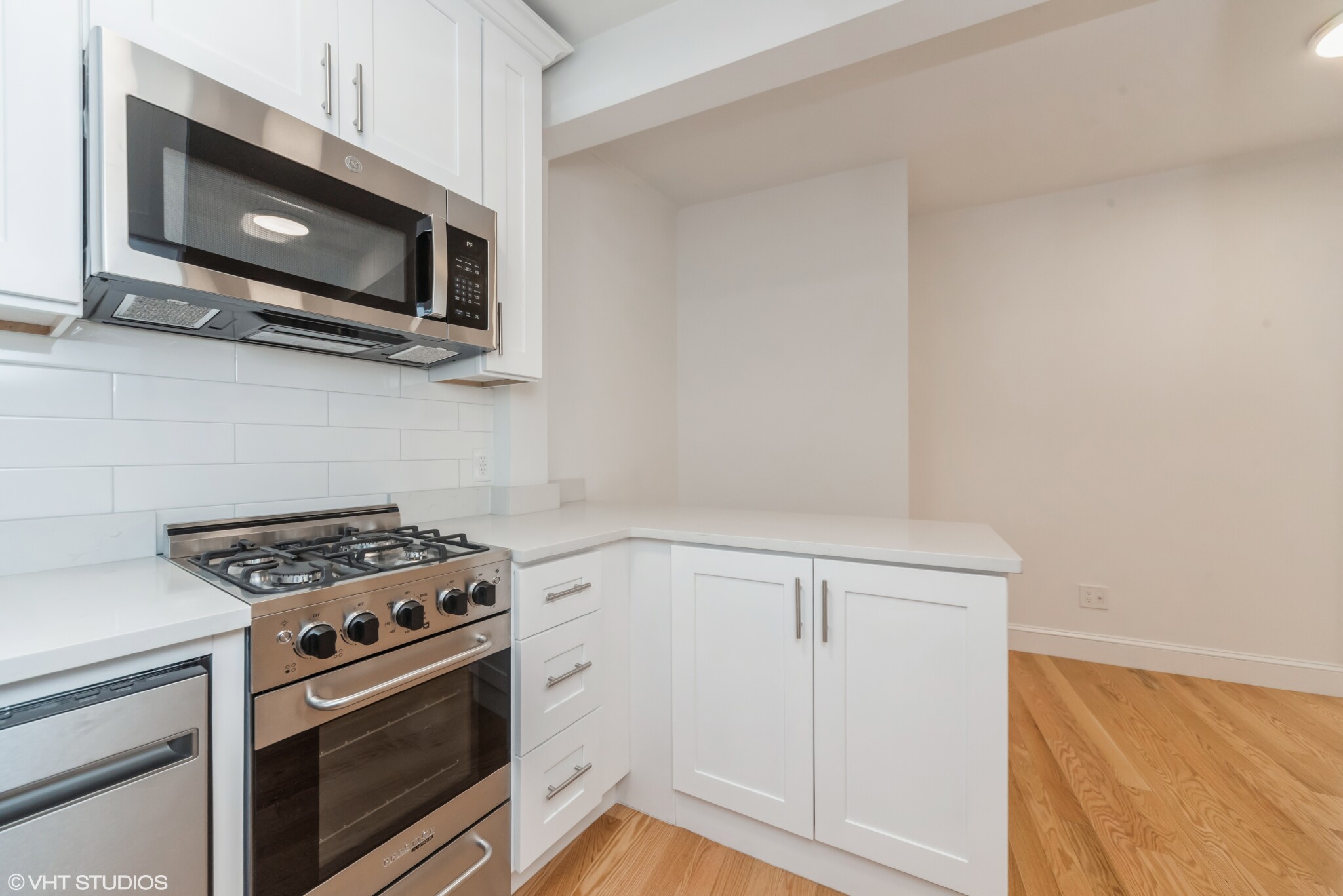 2 bed, 1 bath apartment for rent at 137 Park Dr Unit 27, Fenway — photo 3 of 11