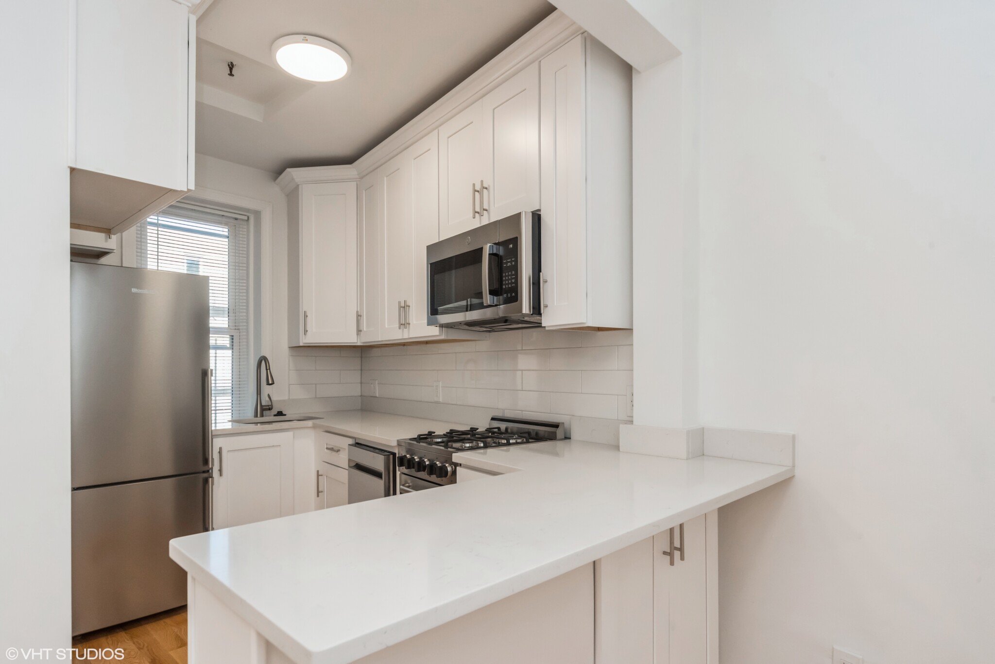 2 bed, 1 bath apartment for rent at 137 Park Dr Unit 27, Fenway — photo 2 of 11