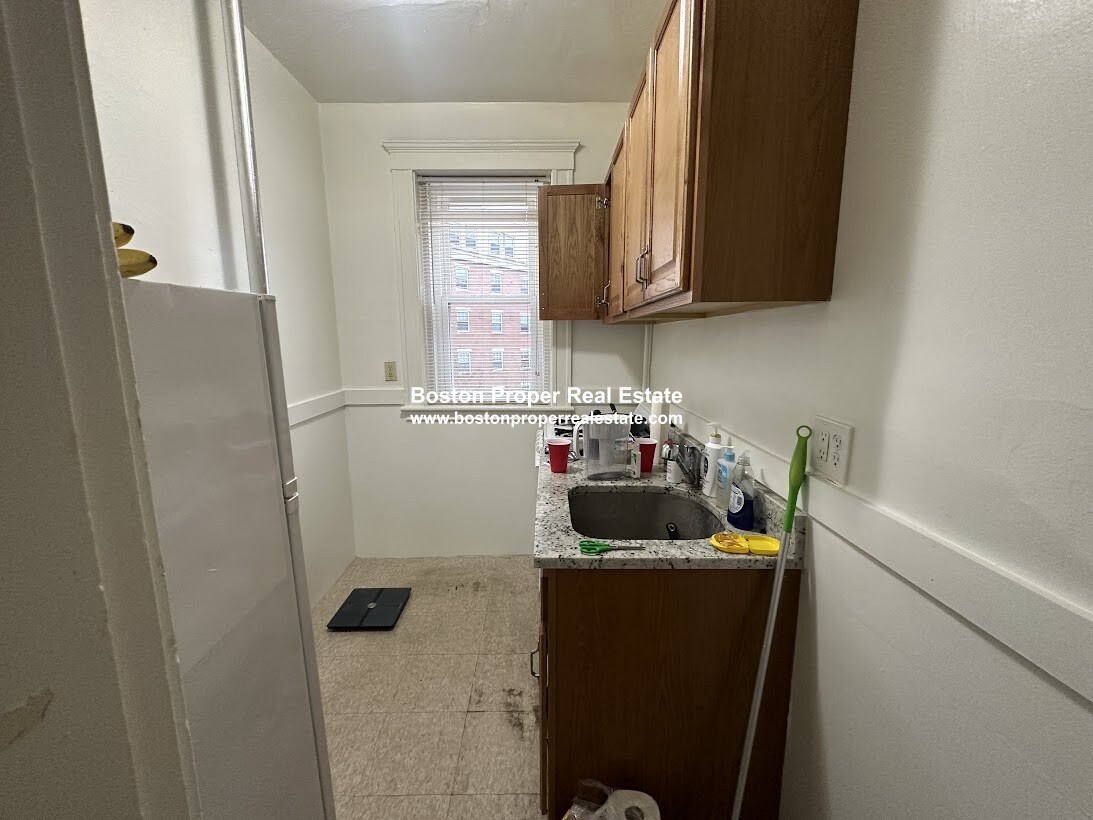Studio bed, 1 bath apartment for rent at 137 Park Dr Unit 31, Fenway — photo 3 of 7