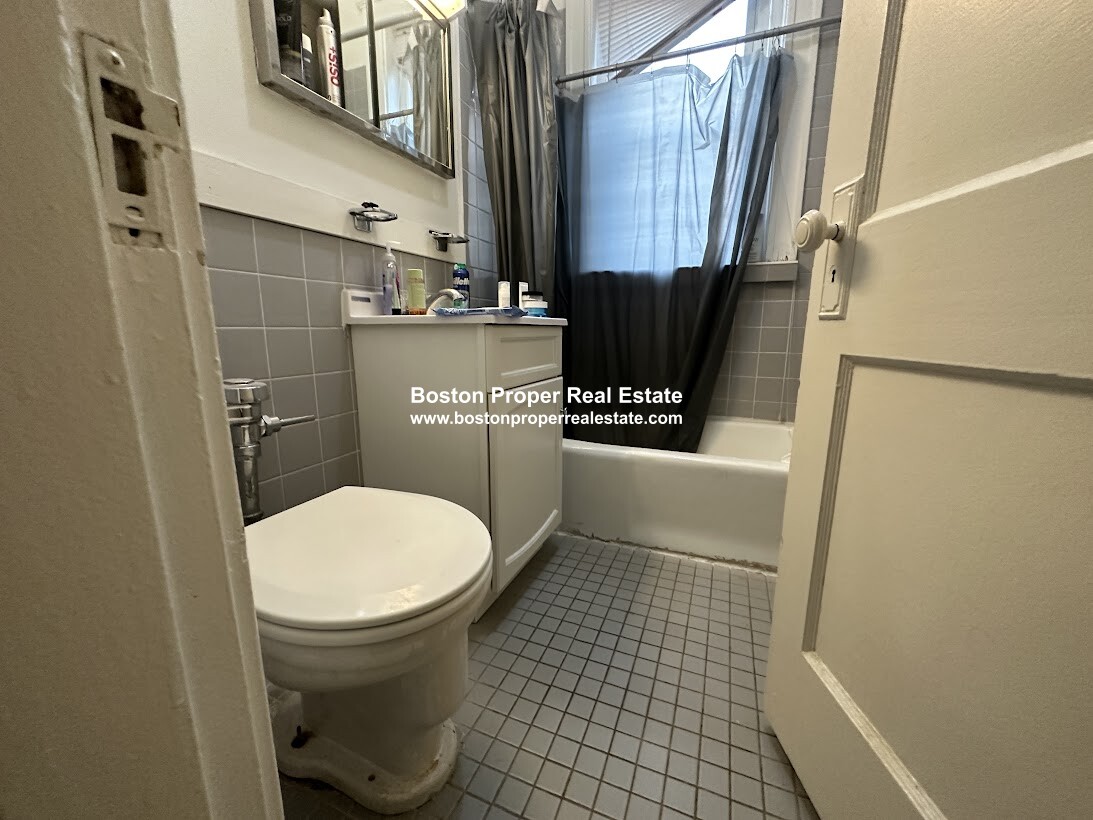 Studio bed, 1 bath apartment for rent at 137 Park Dr Unit 31, Fenway — photo 5 of 7