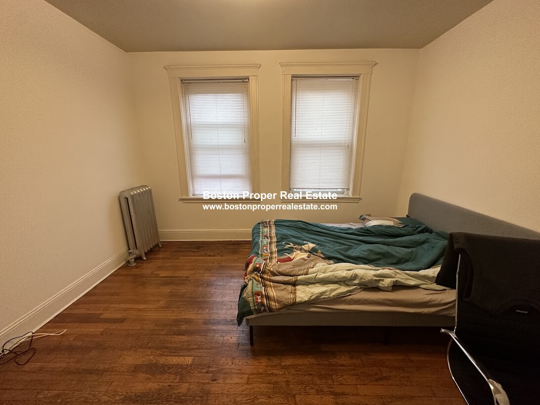Studio bed, 1 bath apartment for rent at 137 Park Dr Unit 31, Fenway — photo 2 of 7