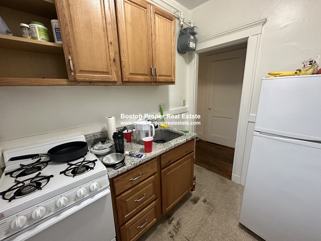 Studio bed, 1 bath apartment for rent at 137 Park Dr Unit 31, Fenway — photo 4 of 7
