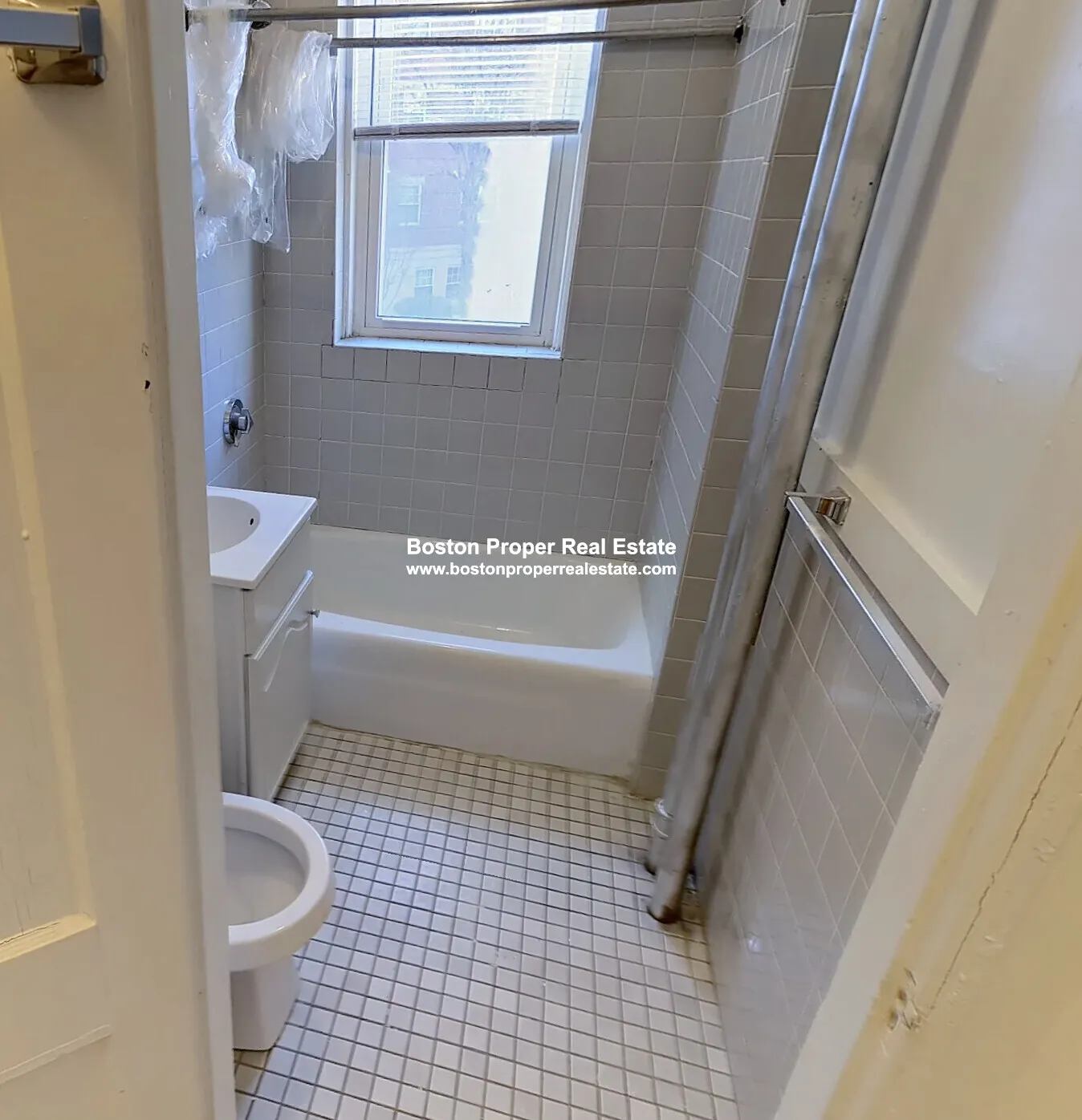 Studio bed, 1 bath apartment for rent at 137 Park Dr Unit 5, Fenway — photo 3 of 6