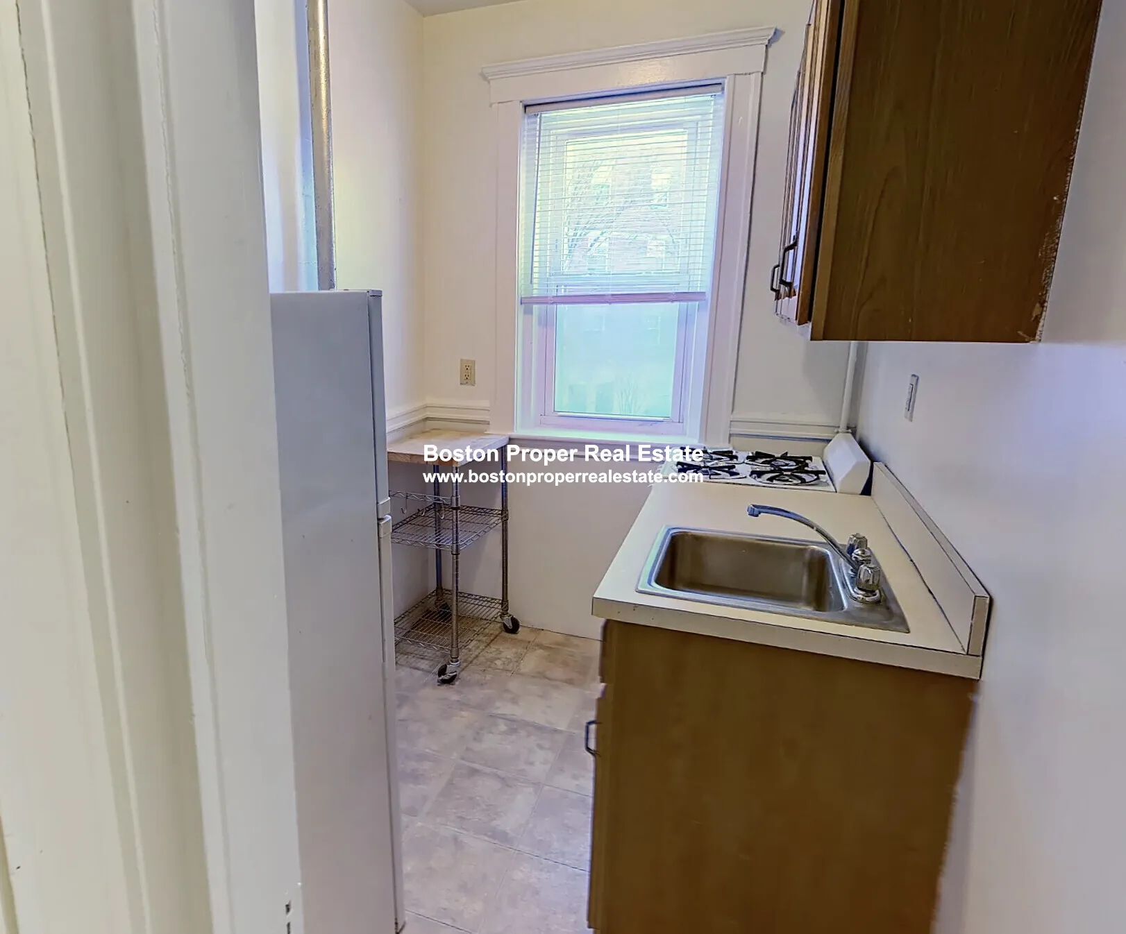 Studio bed, 1 bath apartment for rent at 137 Park Dr Unit 5, Fenway — photo 4 of 6