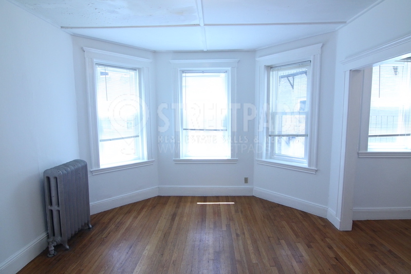 Studio bed, 1 bath apartment for rent at 137 Park Dr Unit 7, Fenway — photo 4 of 14