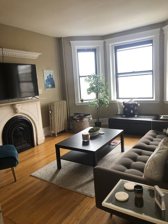 2 bed, 1 bath apartment for rent at 137 Peterborough St Unit 20, Fenway — photo 2 of 5