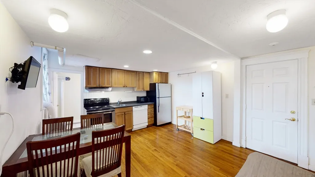 2 bed, 1 bath apartment for rent at 137 Peterborough St Unit 32, Fenway — photo 3 of 14
