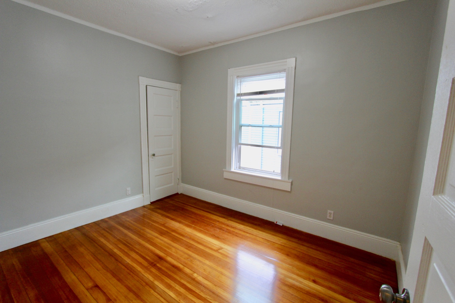 3 bed, 1.5 bath apartment for rent at 137 Pleasant St Unit 1, Dorchester — photo 7 of 8