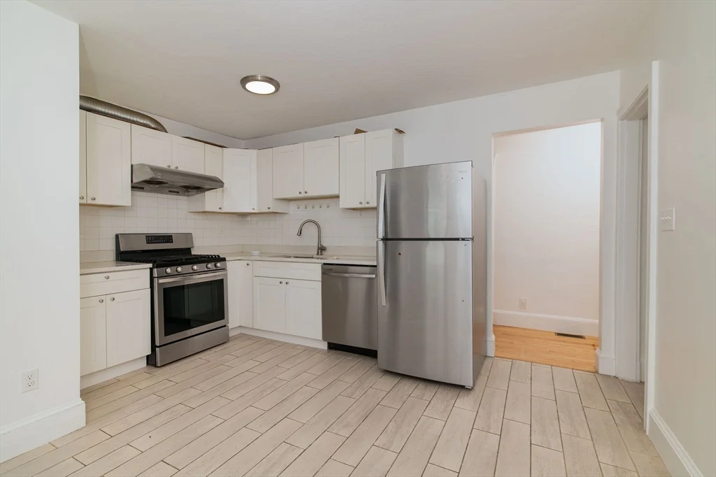 3 bed, 2 bath apartment for rent at 137 Safford St Unit 2, Quincy — photo 4 of 11