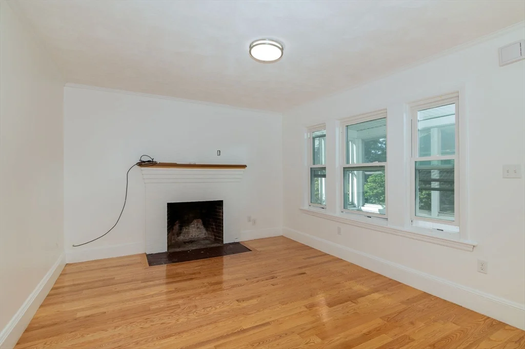 3 bed, 2 bath apartment for rent at 137 Safford St Unit 2, Quincy — photo 3 of 11