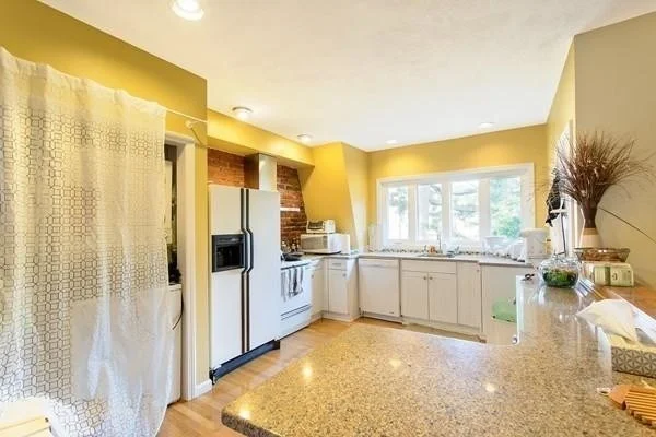 2 bed, 1 bath apartment for rent at 137 Sutherland Rd Unit B, Brighton — photo 6 of 20