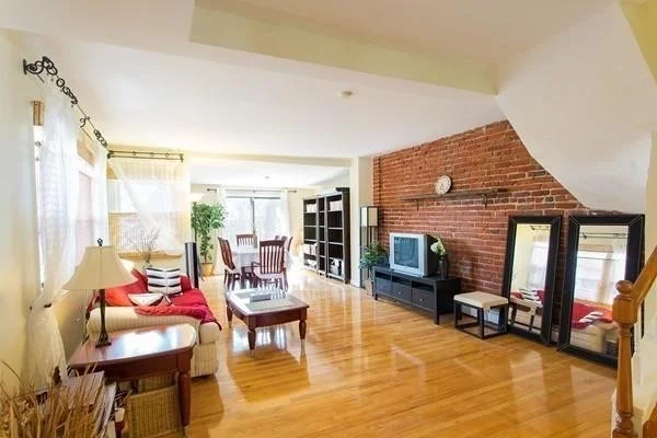 2 bed, 1 bath apartment for rent at 137 Sutherland Rd Unit B, Brighton