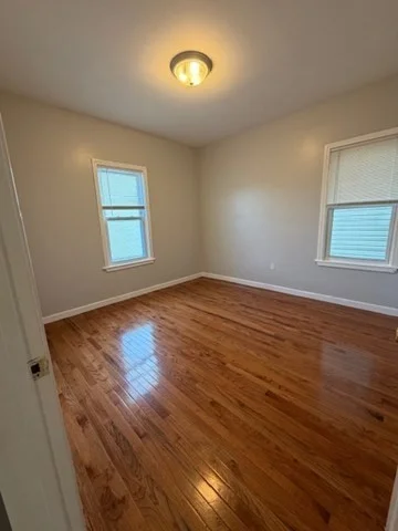 3 bed, 1 bath apartment for rent at 137 Tecumseh Unit 2, Fall River — photo 5 of 11